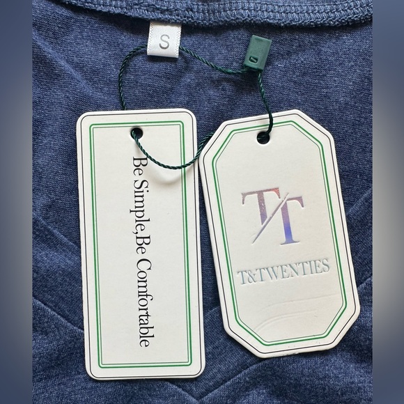 Puff Sleeve Hi-Low V-Neck Tee - NWT - Picture 5 of 5